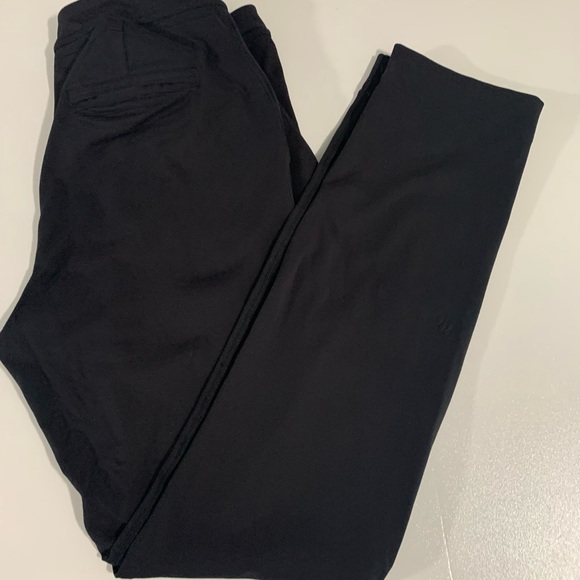 Lululemon pants size 4. - Picture 5 of 8